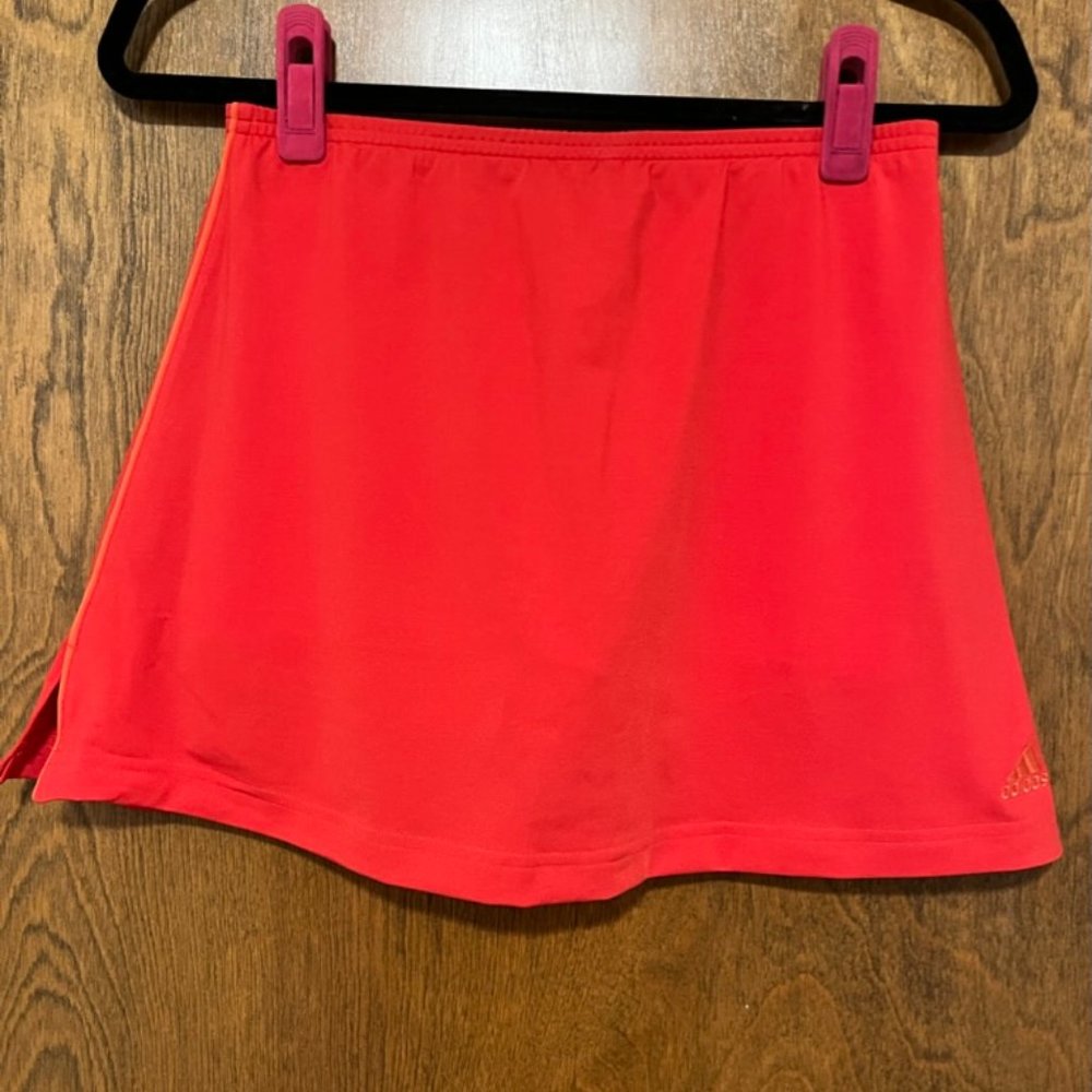 Adidas dark coral tennis skirt with built in spandex